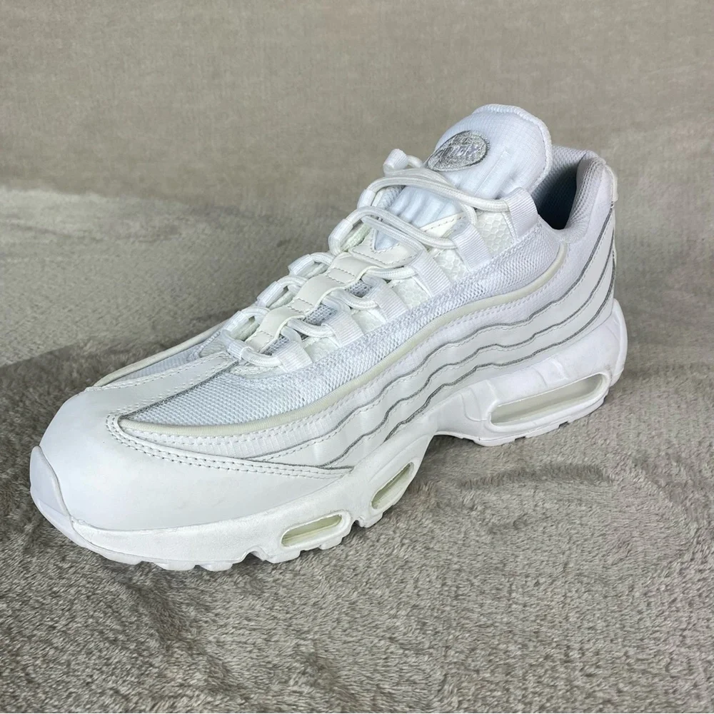 Nike Air Max 95 Essentials Mens Sneakers Shoes Size 11.5 White White Leather NEW